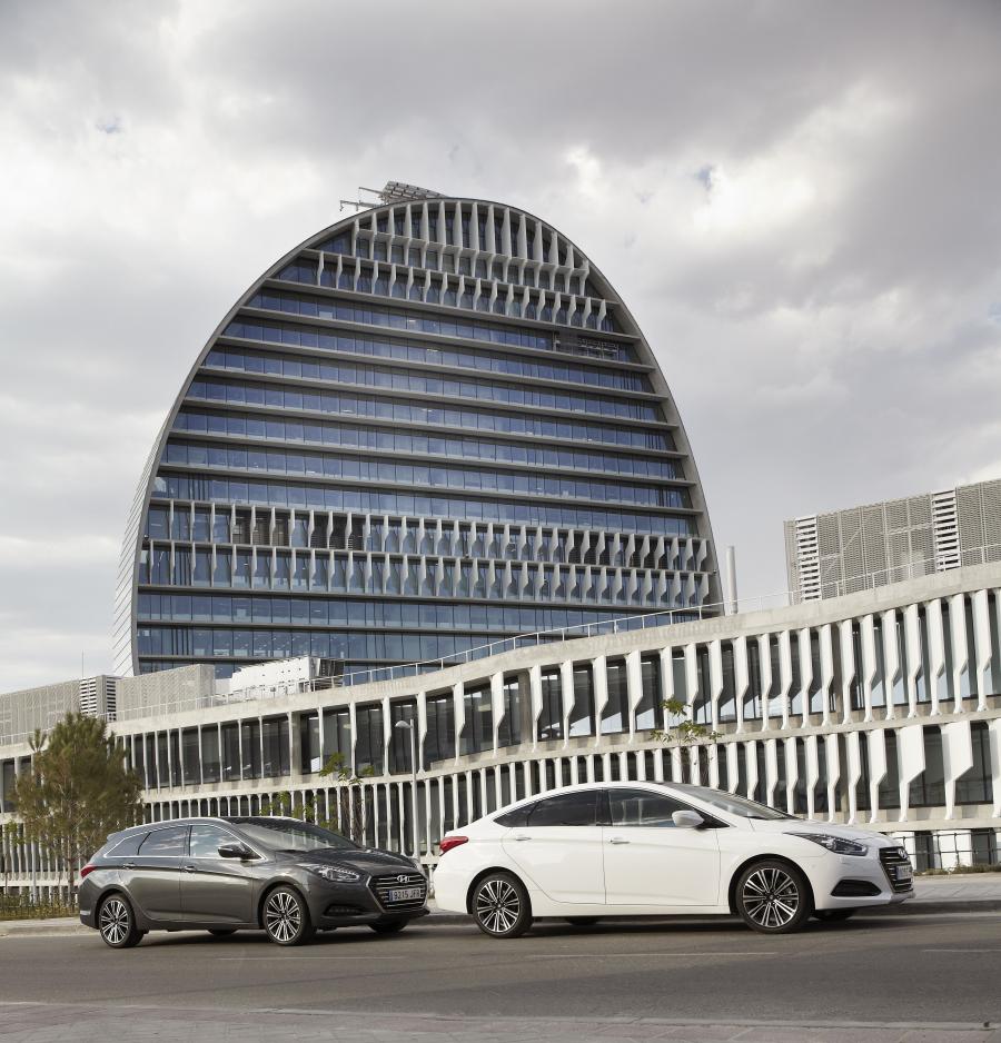  Hyundai i40 Sedan 2015 года  (фото 2 из 16)